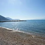 Апартаменты Luxury House Near By Delphi Kirra