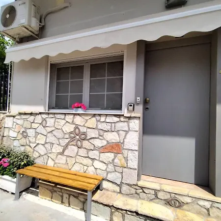 Luxury House Near By Delphi Apartman Kirra