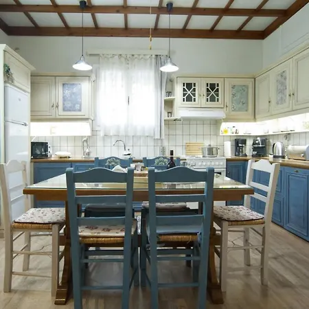 Luxury House Near By Delphi Kirra