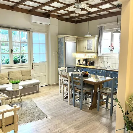 Luxury House Near By Delphi Apartmán *