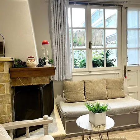 Luxury House Near By Delphi Apartmán *