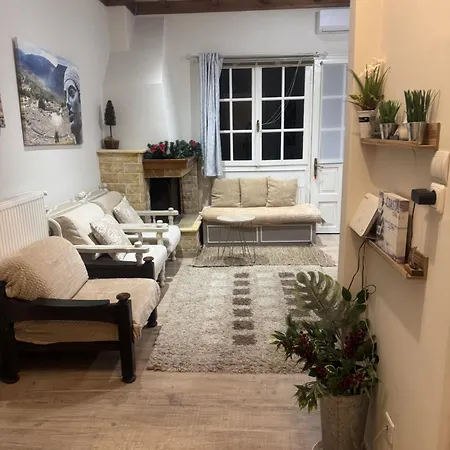 Luxury House Near By Delphi Apartman *